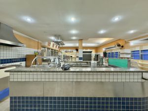 Image 5 - 923298
