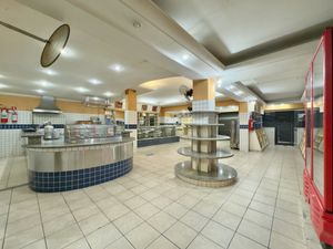 Image 8 - 923298