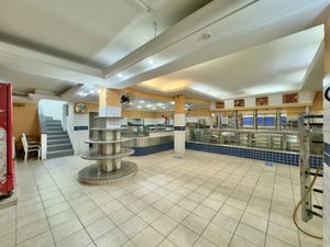 Image 12 - 923298
