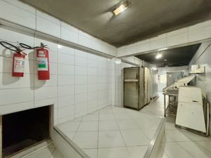 Image 16 - 923298