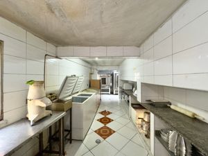Image 22 - 923298