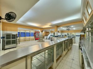 Image 3 - 923298