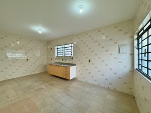 Image 32 - 923298