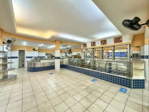 Image 1 - 923298