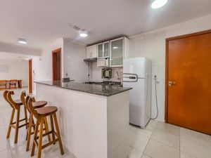Image 30 - 923302