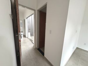 Image 33 - 923311