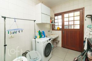 Image 48 - 923331
