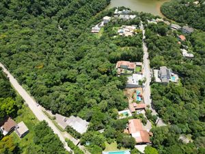 Image 26 - 923342
