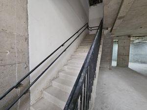 Image 16 - 923350