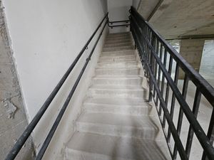 Image 17 - 923350
