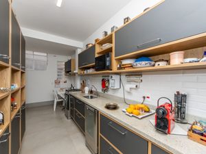 Image 13 - 923374