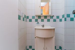 Image 8 - 923378