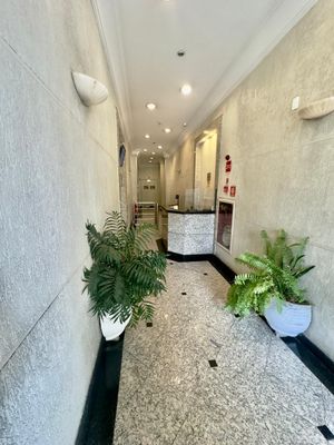 Image 1 - 923436