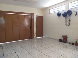 Image 9 - 923437
