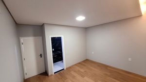 Image 19 - 923467