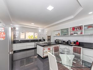 Image 35 - 923469