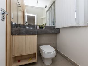 Image 34 - 923469