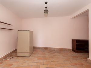 Image 35 - 923472