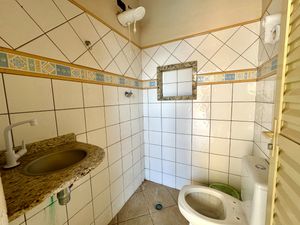 Image 35 - 923488