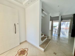 Image 43 - 923490