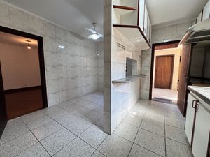 Image 13 - 923494