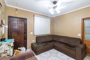 Image 4 - 923498