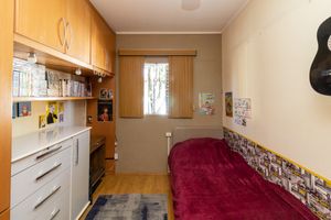 Image 17 - 923498