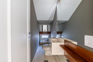 Image 31 - 923515
