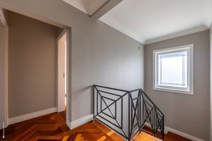 Image 33 - 923515