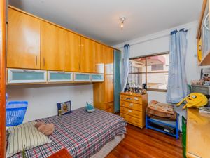 Image 19 - 923517