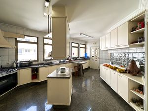 Image 18 - 923531