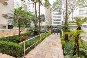 Image 32 - 923532
