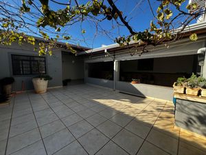 Image 31 - 923533