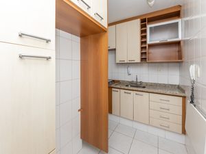 Image 11 - 923537