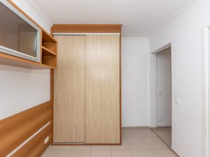 Image 18 - 923537