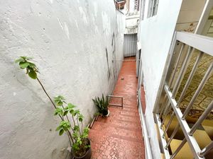 Image 19 - 923541