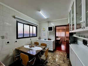 Image 35 - 923552
