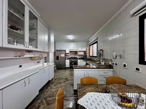 Image 26 - 923552