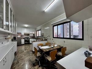 Image 36 - 923552
