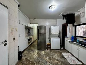 Image 37 - 923552