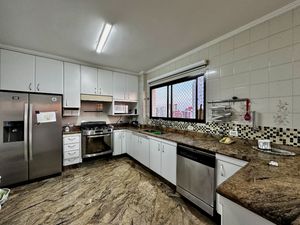 Image 32 - 923552