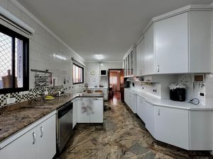 Image 40 - 923552