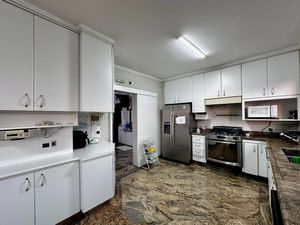 Image 34 - 923552