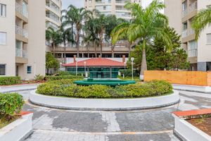 Image 25 - 923554