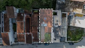 Image 11 - 923556