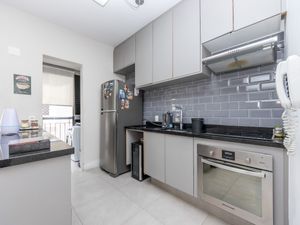 Image 3 - 923557