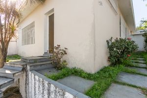 Image 37 - 923572