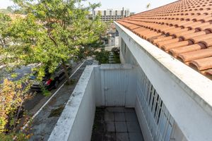 Image 17 - 923572
