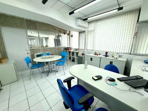 Image 34 - 923573