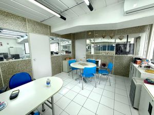 Image 37 - 923573